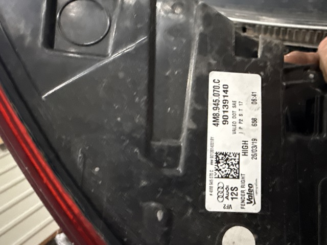 VAG 4M8945070C Фонарь задний правый внешний в наличии Львов