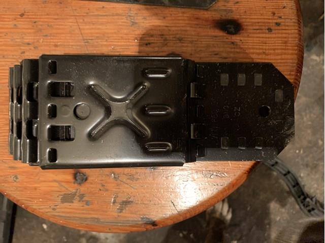 7L0860321A VAG Противооткатное устройство (башмак) купить в Львов