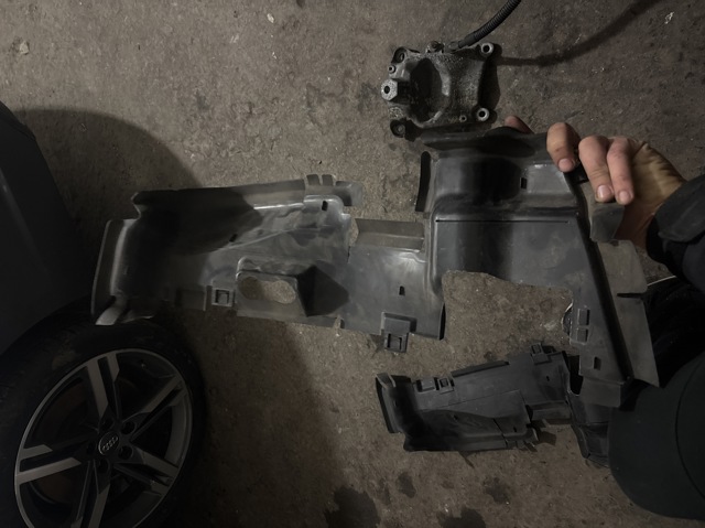 80A121283ED VAG Левый дефлектор радиатора купить в Украина