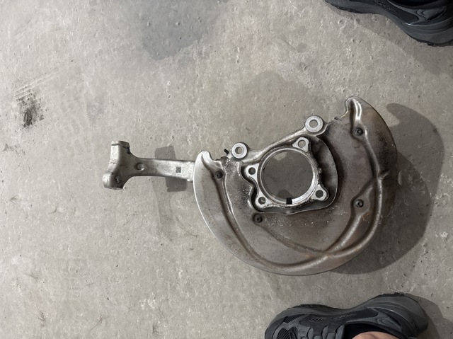 Цапфа поворотная левая 80A407253C VAG