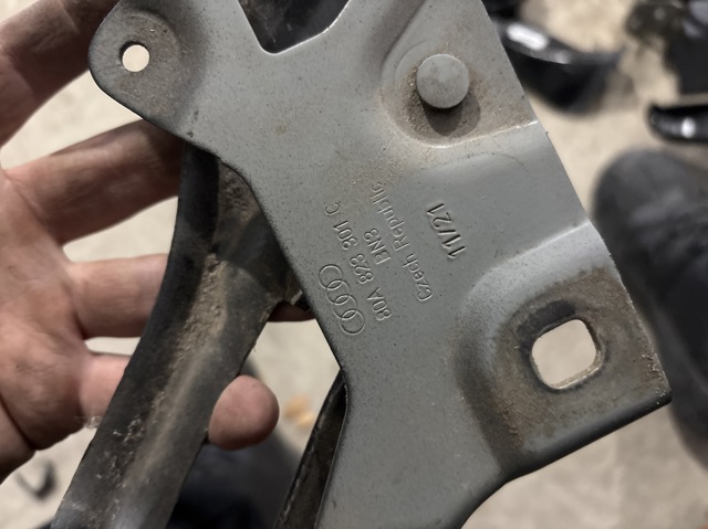 80A823301C VAG Петля капота левая купить в Черкассы