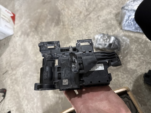 VAG 80A941823C в наличии Ужгород