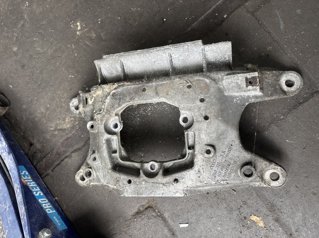 Балка крепления коробки передач 8K0399263K VAG