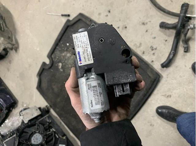 Мотор привода люка 8K0959591B VAG