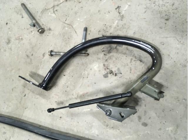 Шарнир крышки багажника 8K5827301J VAG