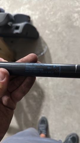Газовый упор багажника 8R0827552A VAG