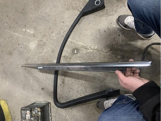 8R0853283E2ZZ VAG Молдинг опускного стекла двери передней левой купить в Сумы