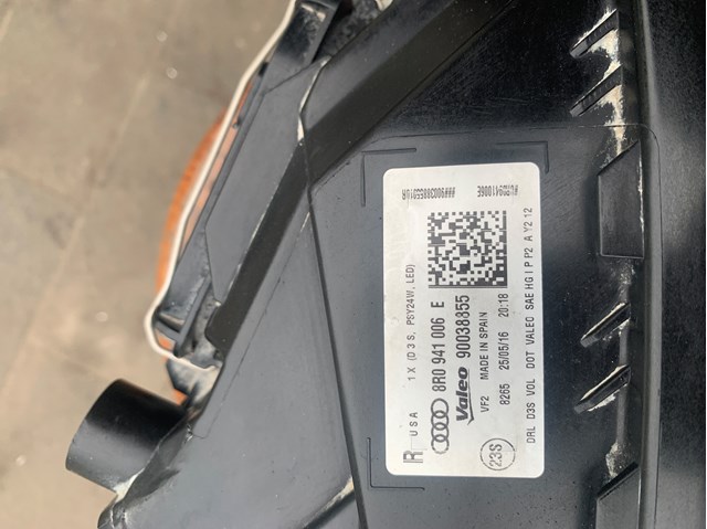 VAG 8R0941006E Правая фара в наличии Ирпень