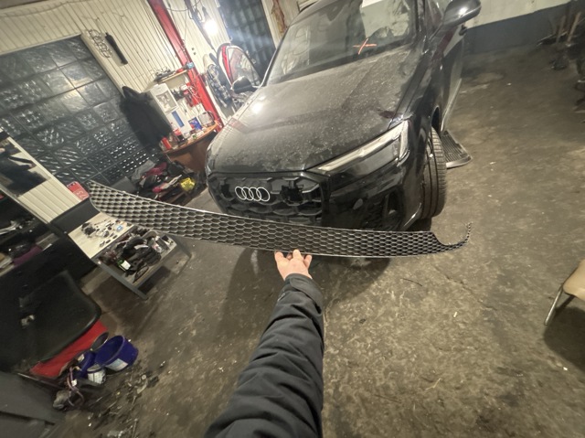 VAG 8T0807833A01C в наличии Запорожье
