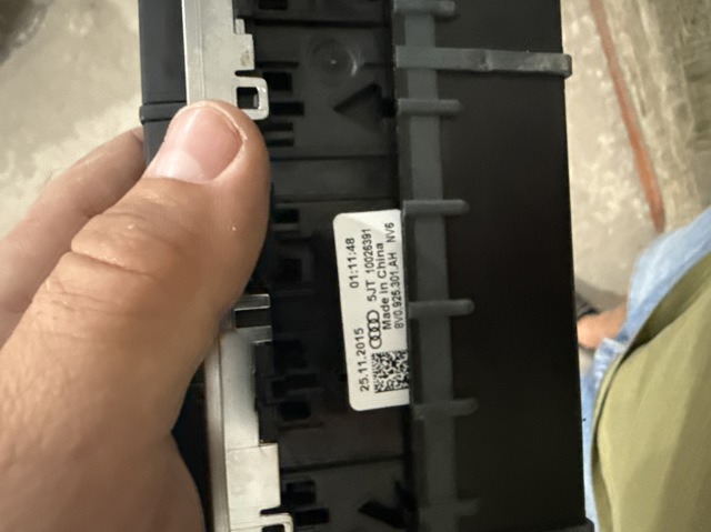 VAG 8V0925301AH Блок кнопок центральной консоли в наличии Ужгород