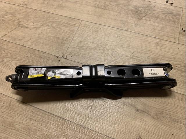 8W0011031D VAG Домкрат купить в Ужгород