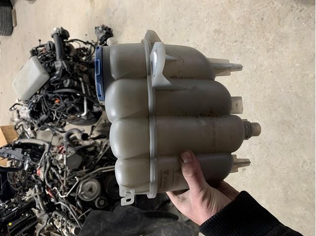  Расширительный бачок 8W0121405E VAG