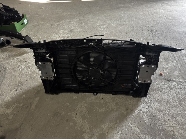 8W0805594E VAG Суппорт радиатора в сборе (монтажная панель крепления фар) купить в Ужгород