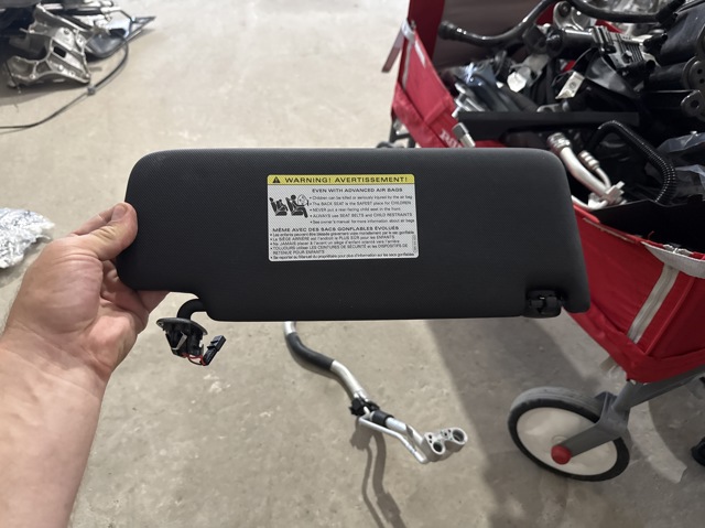 8W0857551AE7C0 VAG Солнцезащитный козырек купить в Львов