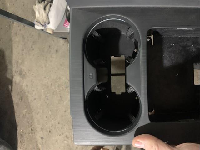 Подстаканник подлокотника центральной консоли 8W0862533A VAG
