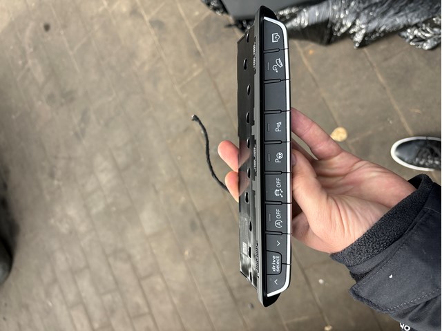 Блок кнопок центральной консоли 8W0925301BG5PR VAG
