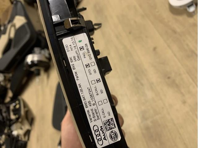 VAG 8W0947135AK Плафон салона в наличии Украина