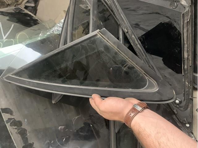 Стекло багажного отсека, правое 8W5845300FNVB VAG