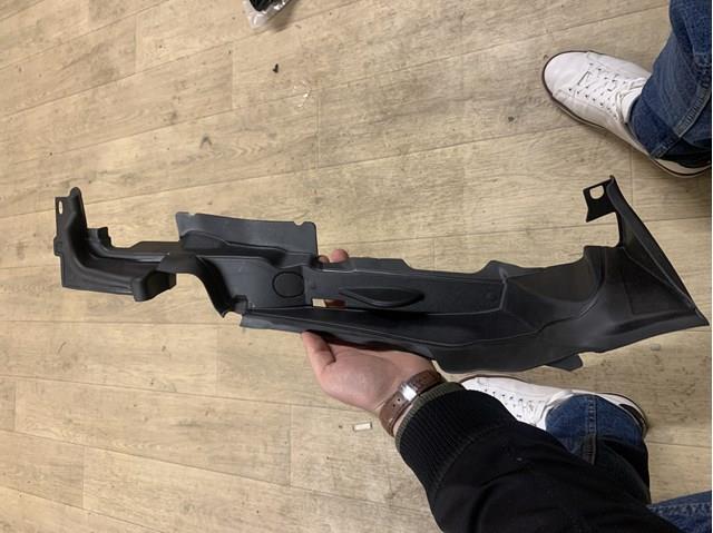 Заглушка жабо боковая 8W6821170C VAG