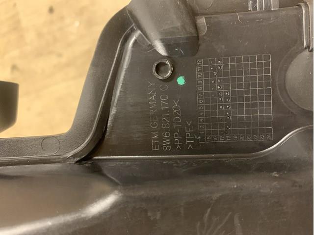 8W6821170C Заглушка жабо боковая купить Павлоград