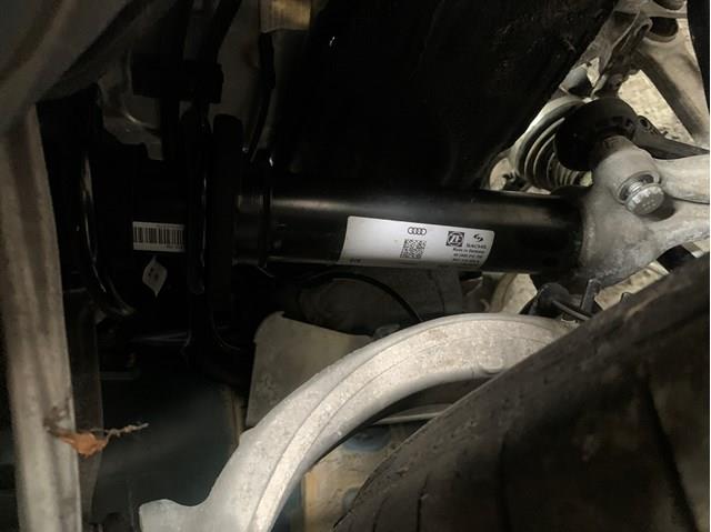 Стойка амортизатора передняя 8W7413029C VAG