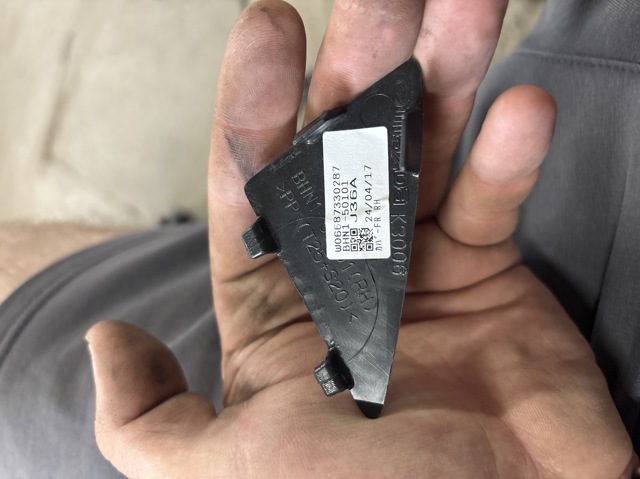 MAZDA BHN150101 Заглушка бампера буксировочного крюка передняя правая в наличии Житомир