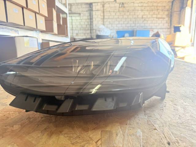 Фара дальнего света в сборе 107737100K TESLA