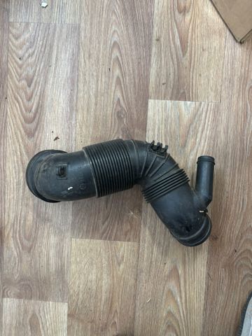 3C0129654AJ Патрубок воздушный, выход воздушного фильтра купить Днепр