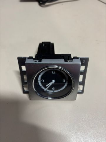 Часы в салон, на панели 3C8919204A VAG