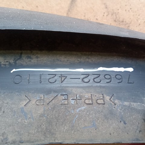 Брызговик передний, левый 7662242110 TOYOTA