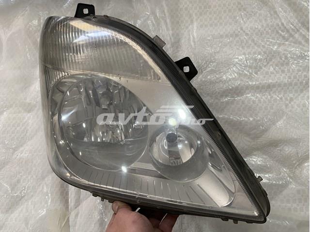 Правая блок фара A9068200461 MERCEDES