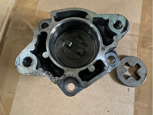 Насос вакуумный 504189626 IVECO