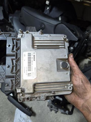 Электронный блок управления двигателем 237106319R RENAULT