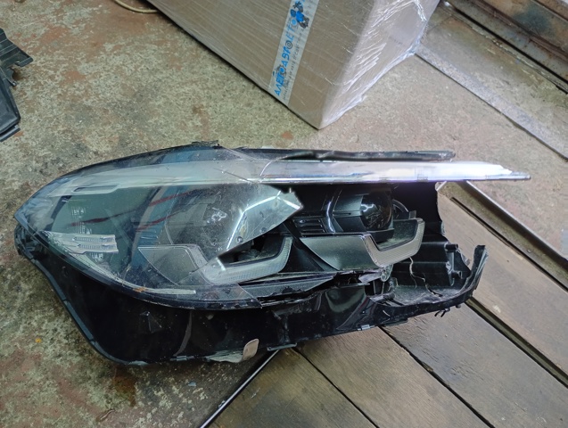 Фара передняя правая 63117933338 BMW