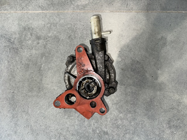 146507228R RENAULT Насос вакуумный купить в Днепр