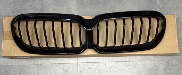 Решетка радиатора 51129852168 BMW
