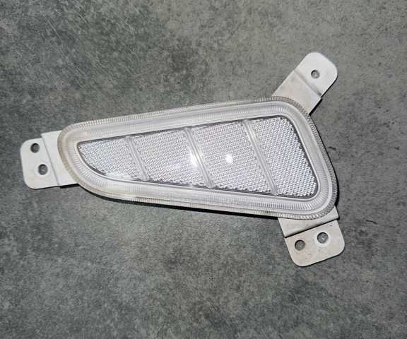 Катафот (отражатель) переднего бампера, левый 92407J9210 HYUNDAI