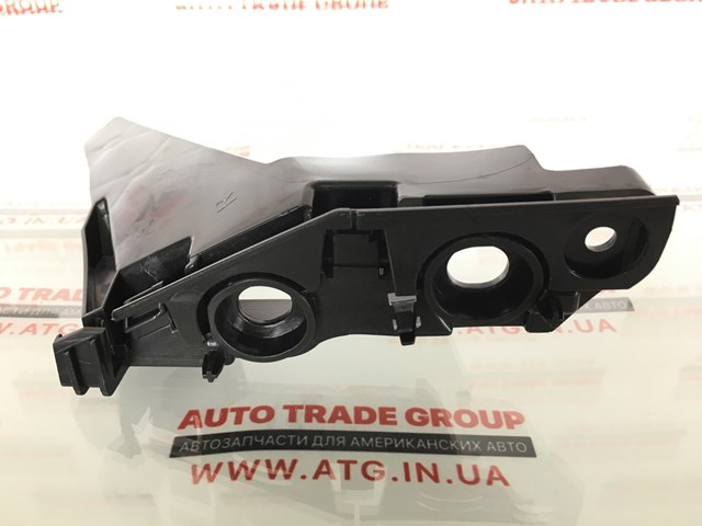 Кронштейн бампера переднего, правый 17A807184 MARKET (OEM)