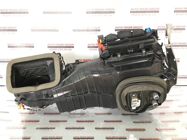 VAG 561898063 Корпус печки в сборе в наличии Днепр