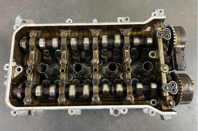 Головка блока в сборе c распредвалами 1110139686 TOYOTA