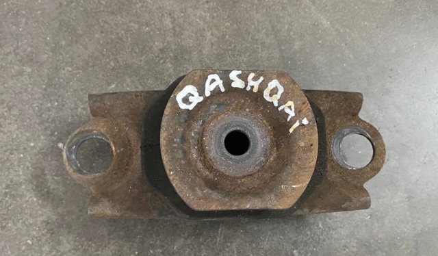 Подушка (опора) двигателя, левая 112202558R NISSAN