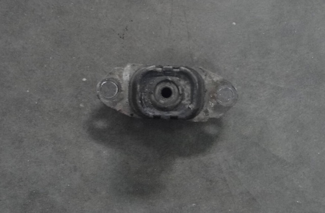 Гидроопора двигателя задняя 11220EL50A NISSAN