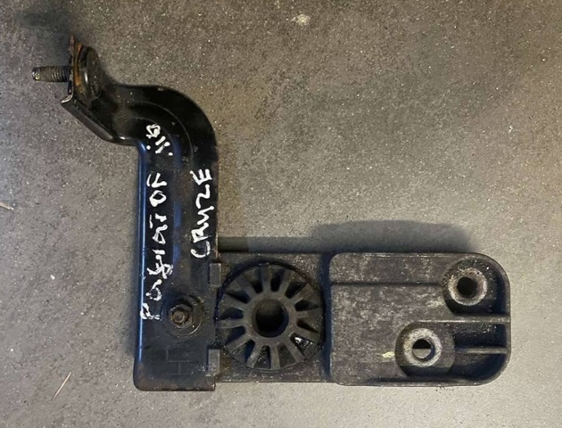 13337826 Кронштейн радиатора нижний купить Николаев