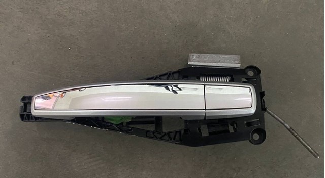 Держатель наружной ручки двери, задней правой 13505889 GM