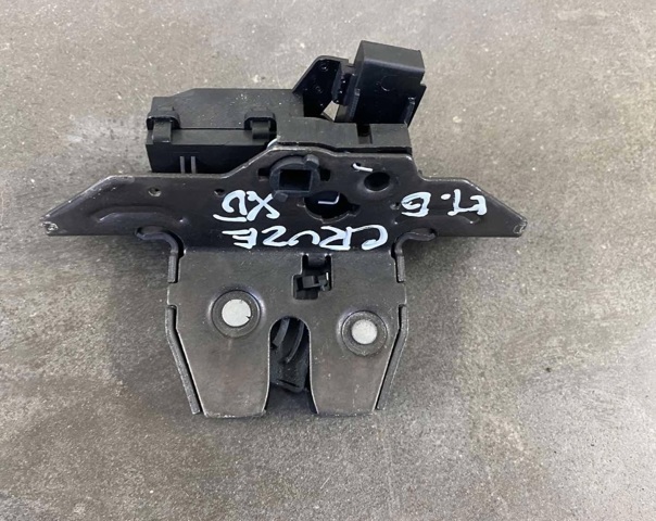 Замок и ручка двери задка Опель Зафира C