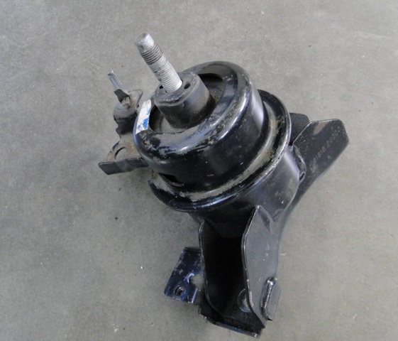 218152G000 HYUNDAI Кронштейн подушки (опоры) двигателя правой купить в Черкассы