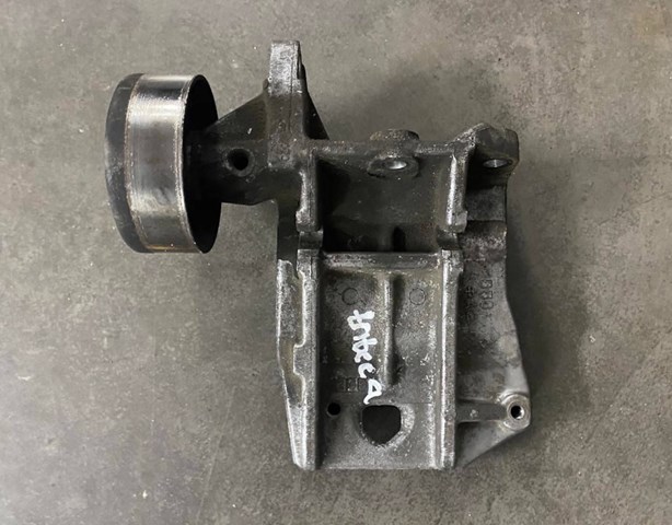 Кронштейн натяжителя приводного ремня 23950AA040 SUBARU