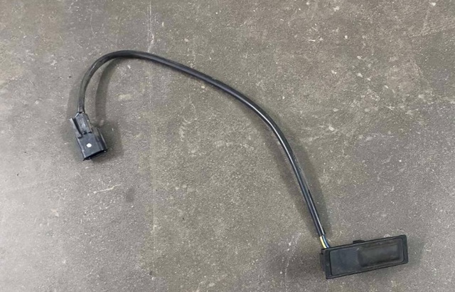 Кнопка привода замка третей/пятой двери 253804EA0A NISSAN