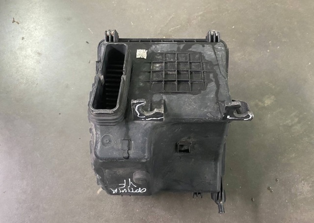 HYUNDAI 281103R100 Корпус воздушного фильтра в наличии Винница