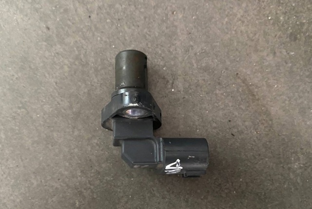 SUZUKI 3322063J00 Датчик положения распредвала в наличии Павлоград